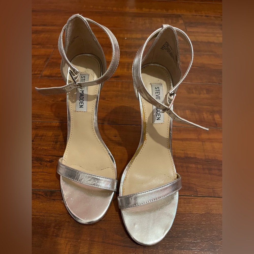Steve Madden- Used silver size 7.5 Steve Madden heels
